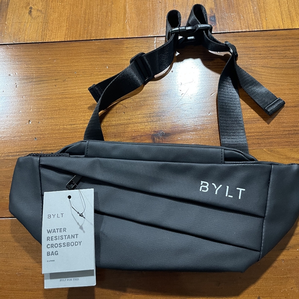 NWT BYLT Unisex Black Water Resistant Adjustable Strap Sling Crossbody Belt Bag - Picture 4 of 7